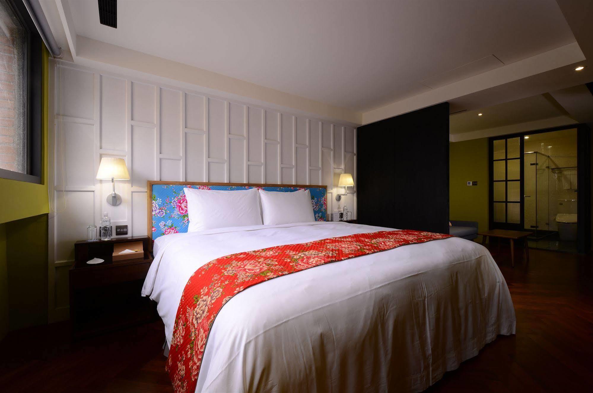 Reddot Hotel Тайчжун Екстер'єр фото